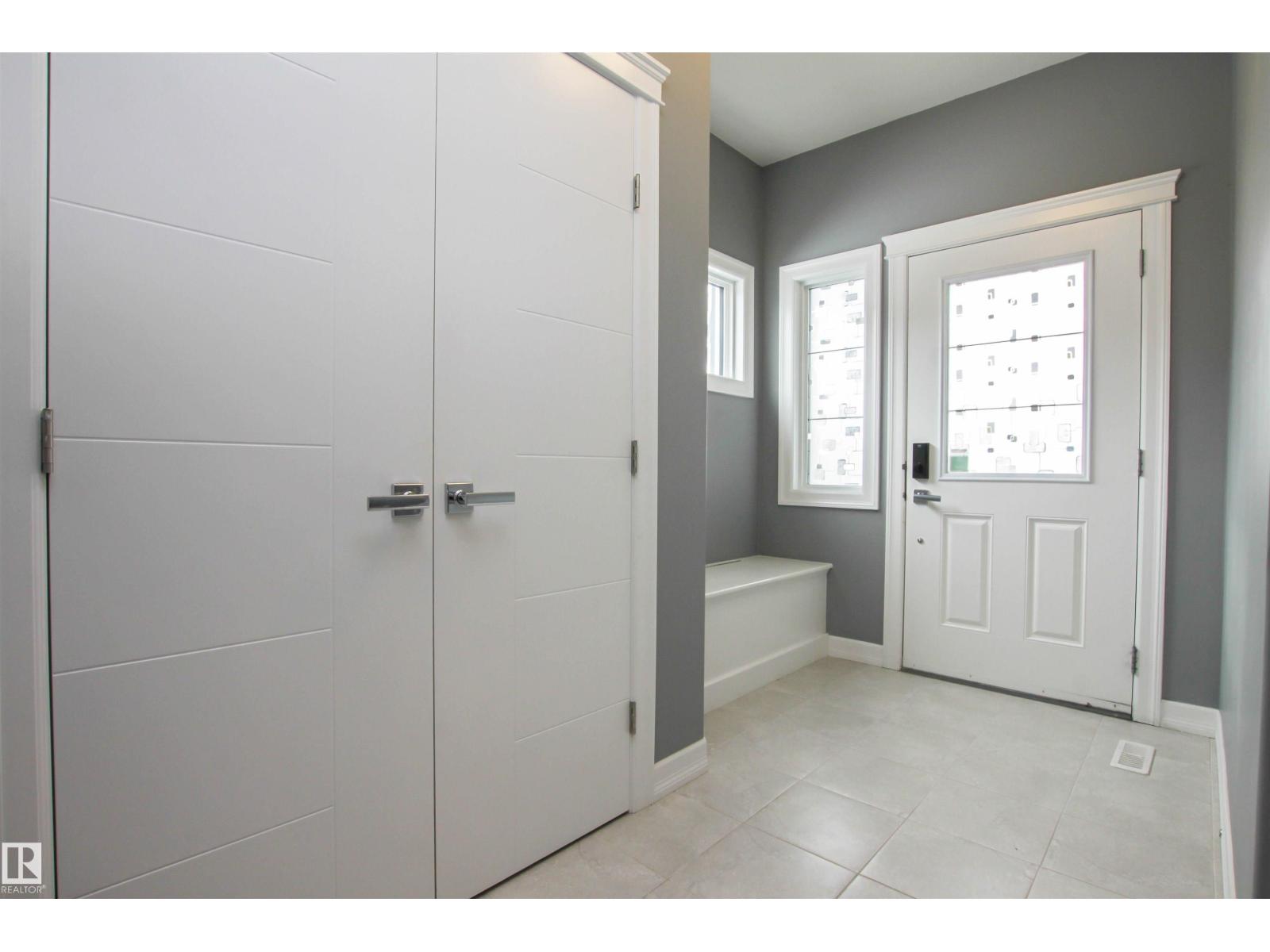 3334 Hilton Cr Nw, Edmonton, Alberta  T6M 0N5 - Photo 3 - E4475914