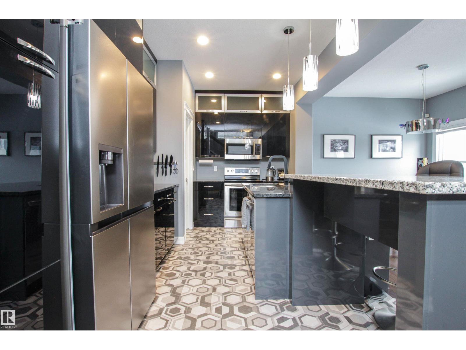 3334 Hilton Cr Nw, Edmonton, Alberta  T6M 0N5 - Photo 7 - E4475914