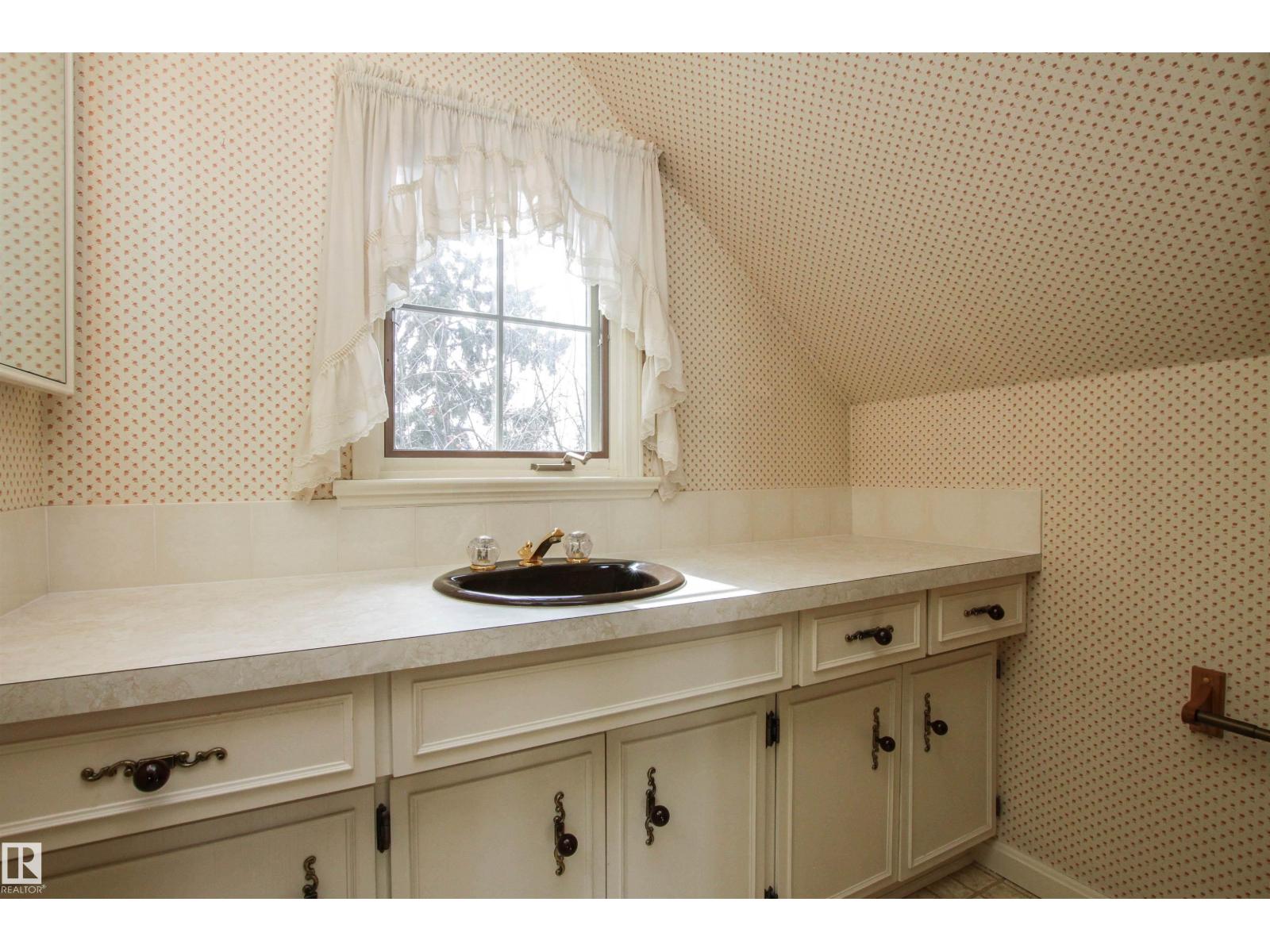 9539 88 Av Nw, Edmonton, Alberta  T6C 1M7 - Photo 23 - E4481233