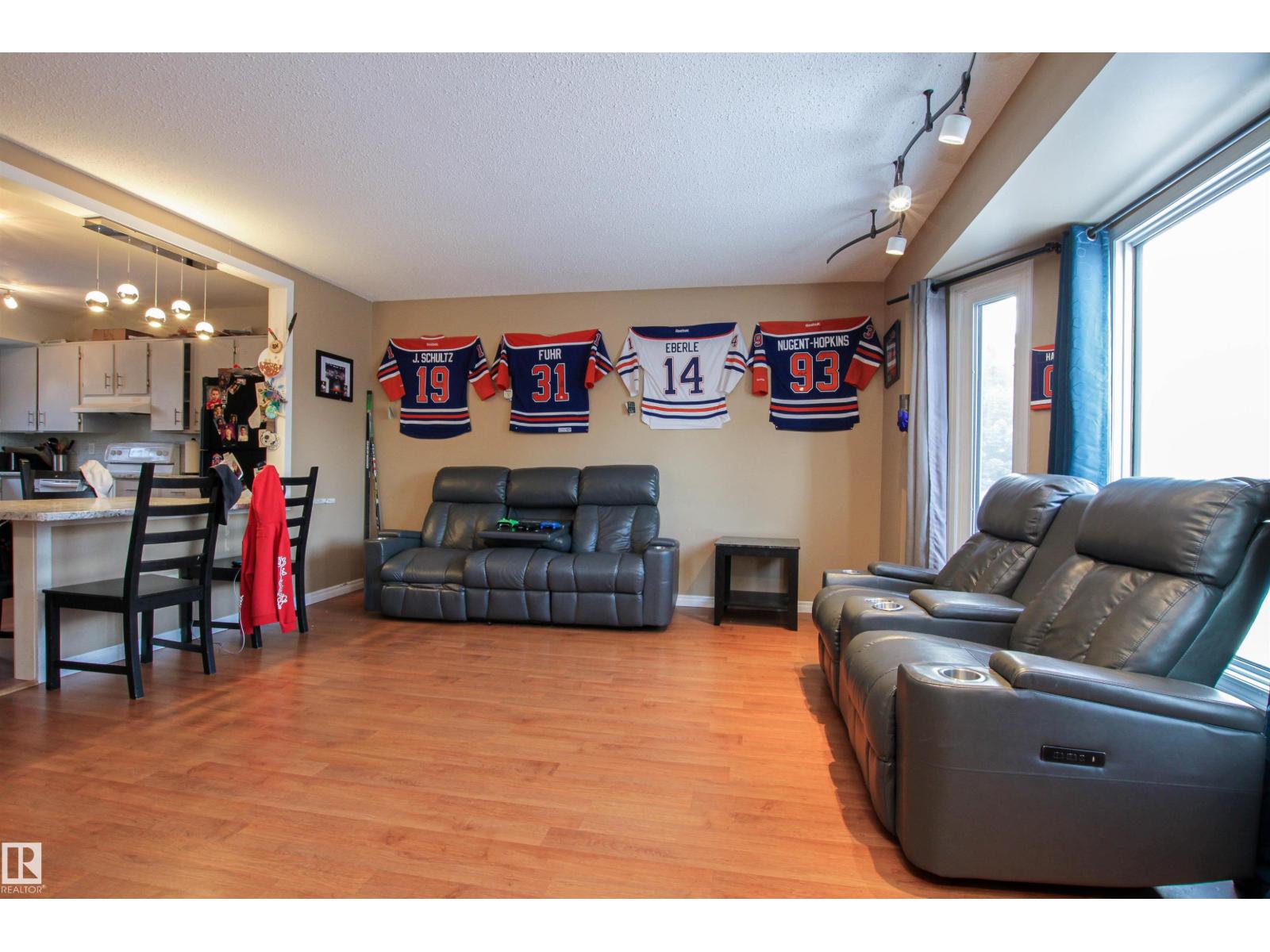 2415 49a St NW, Edmonton, Alberta  T6L 3X2 - Photo 2 - E4492792