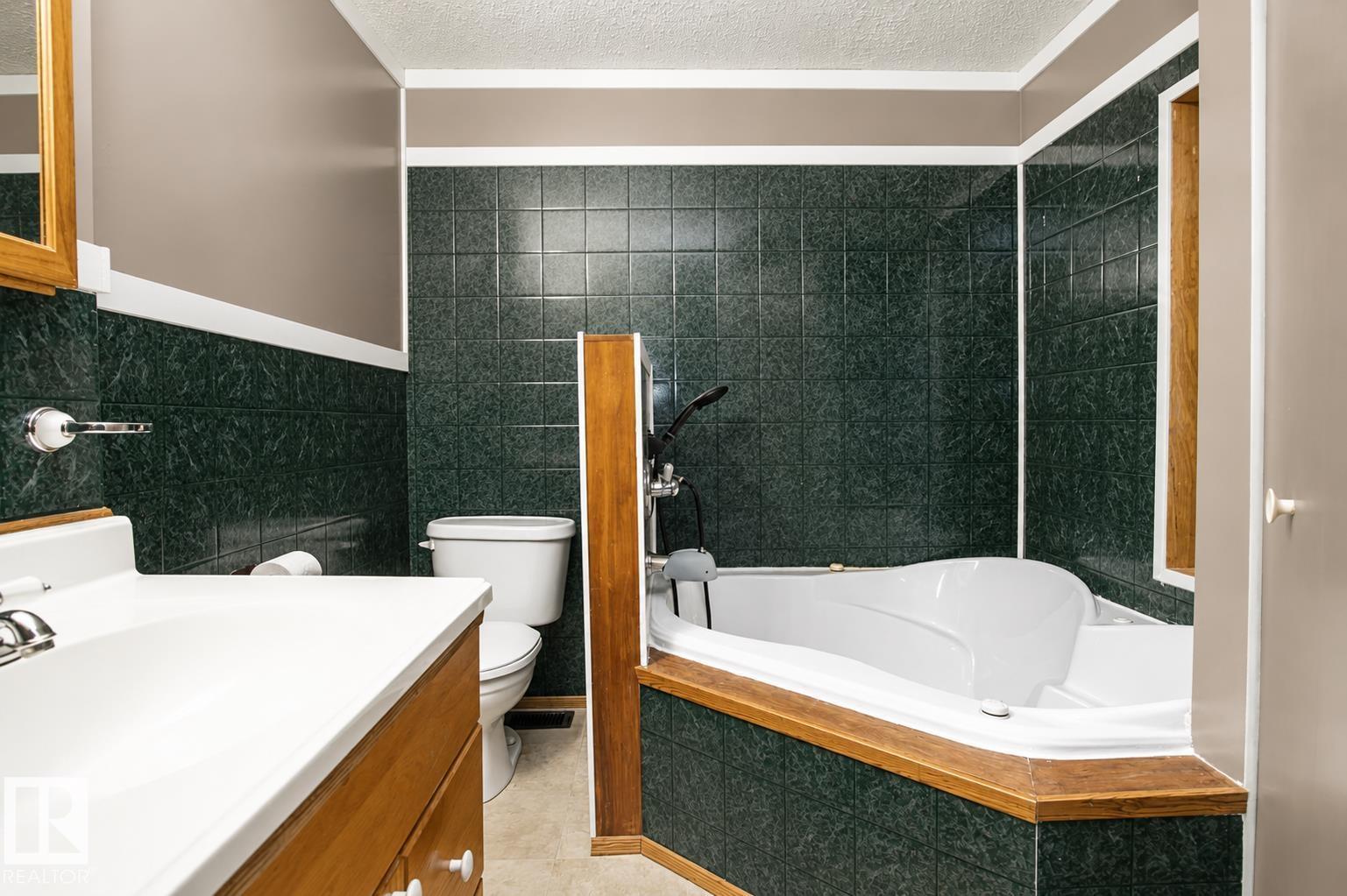 1036 Lakeland Cr, Sherwood Park, Alberta  T8H 1J2 - Photo 19 - E4496648