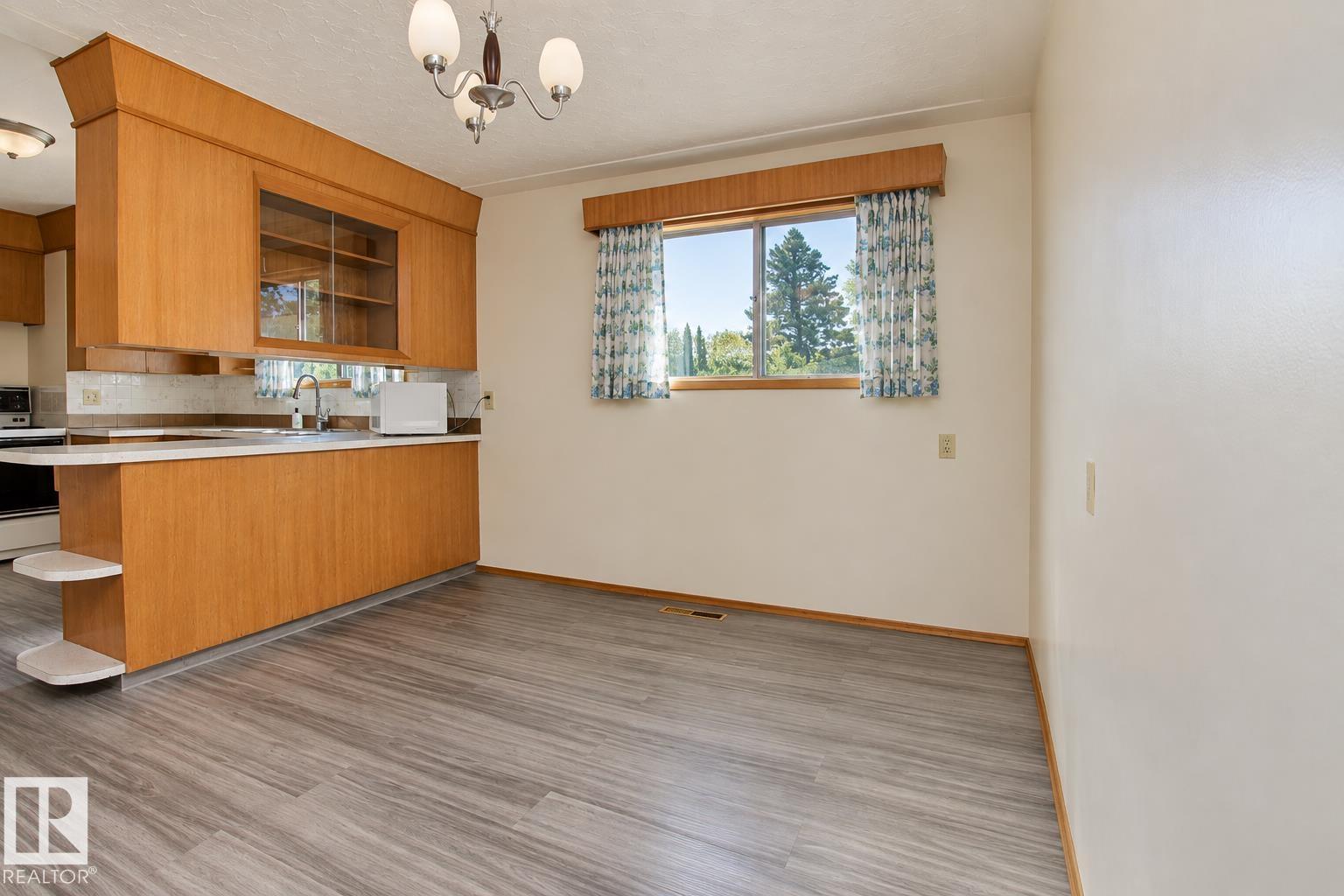 10339 80 Street NW, Edmonton, Alberta  T6A 3J3 - Photo 13 - E4509660