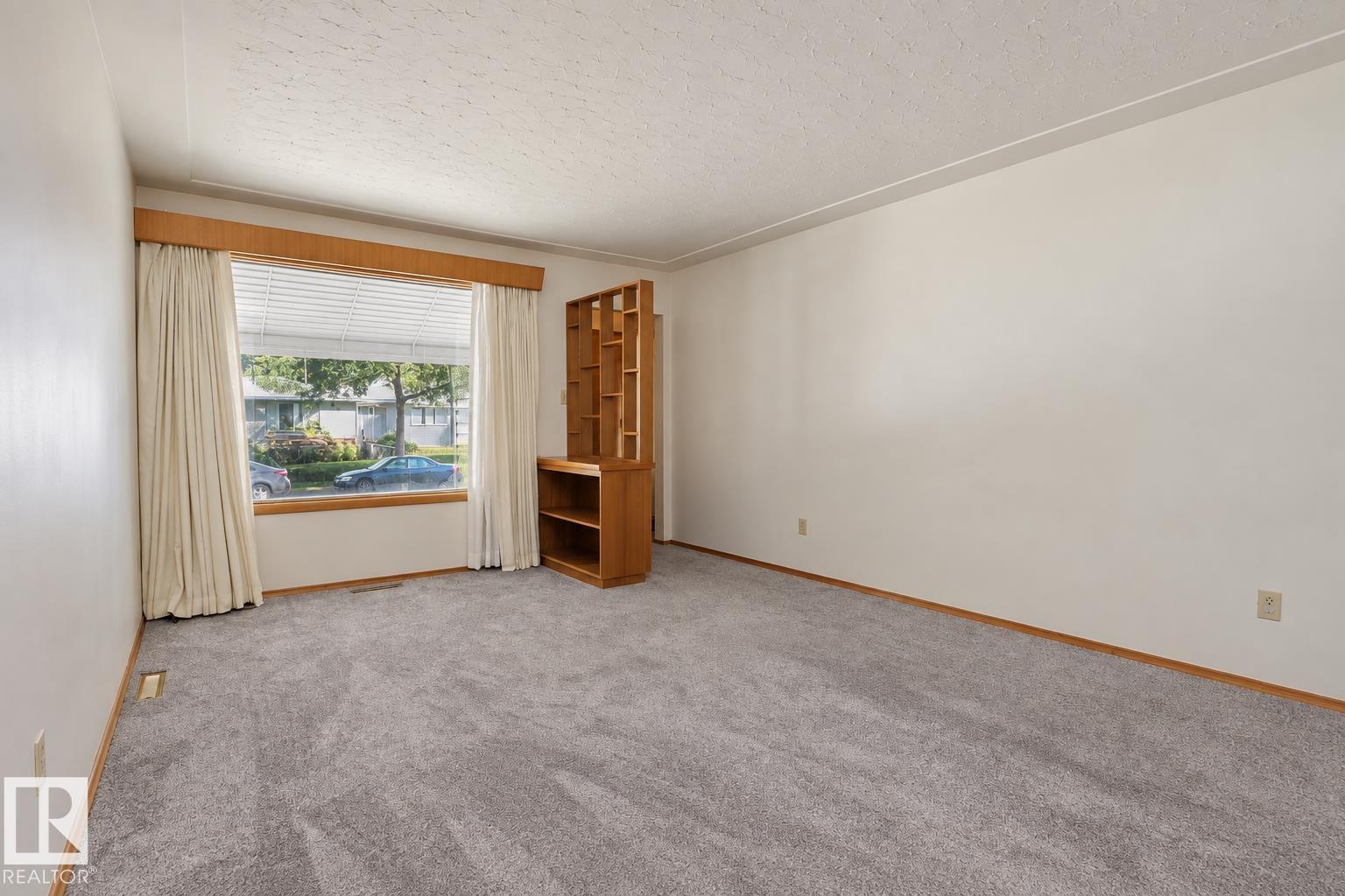 10339 80 Street NW, Edmonton, Alberta  T6A 3J3 - Photo 4 - E4509660